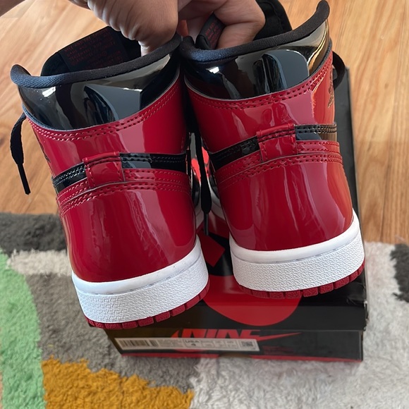 Jordan 1 Bred Retro - Picture 4 of 9